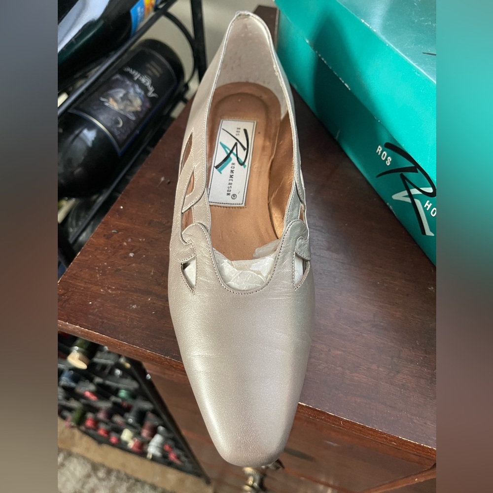 Size 6 1/2 flat-ish dress shoes - Picture 2 of 3